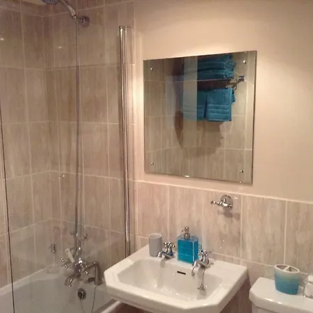 12 Emperors Wharf Appartement *