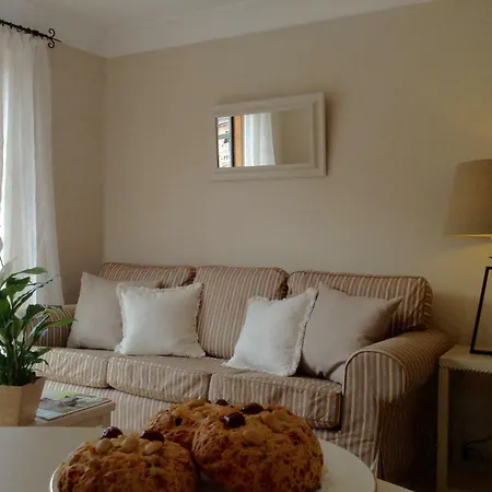 Appartement 12 Emperors Wharf *