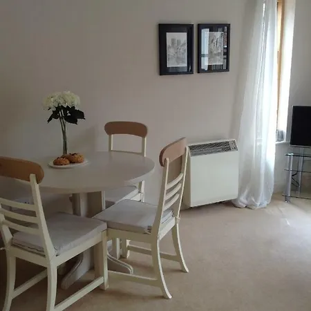 Appartement 12 Emperors Wharf *