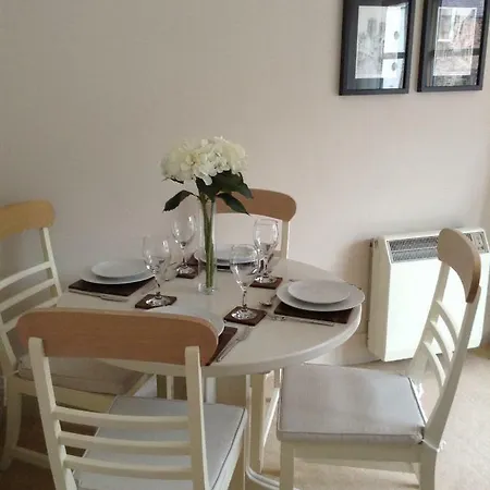 Appartement 12 Emperors Wharf